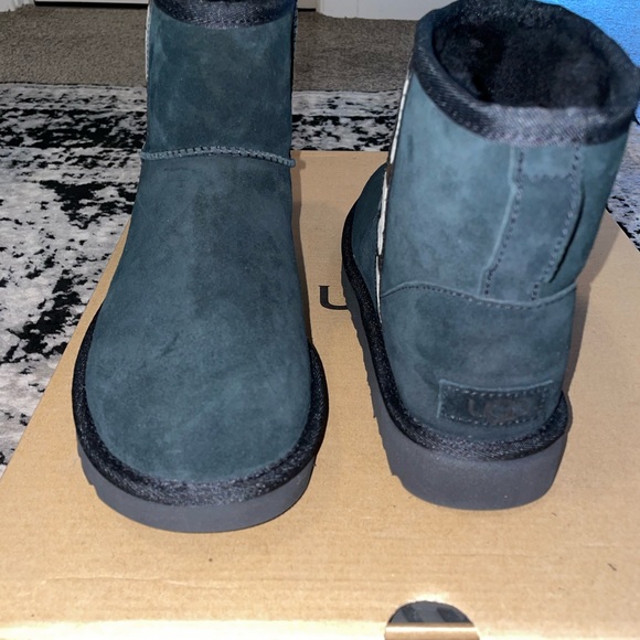 Black UGG short boots. - Picture 3 of 4